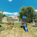 Three-Bedroom Holiday Home In Trbounje Trbounje