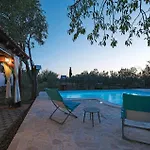 Three-Bedroom Holiday Home In Trbounje * Trbounje
