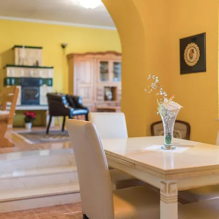 Three-Bedroom Holiday Home In Trbounje Holiday home *