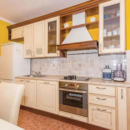 Three-bedroom In Nyaraló *