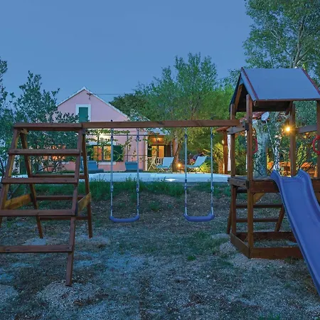Vikendica Nice Home In Trbounje With Outdoor Swimming Pool *