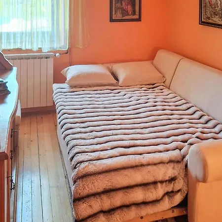 Three-Bedroom Holiday Home In Trbounje