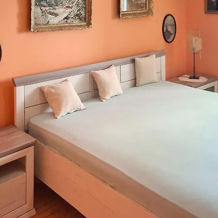 Nice Home In Trbounje With Outdoor Swimming Pool Vikendica