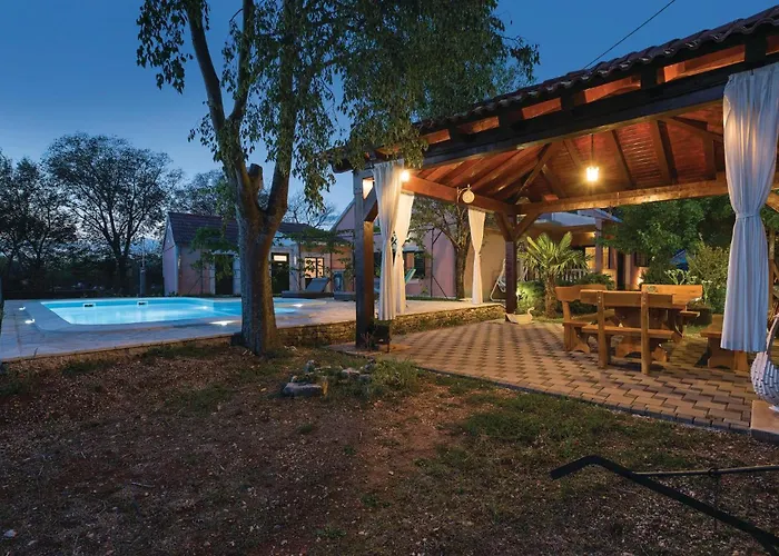 Three-bedroom In 別荘 *