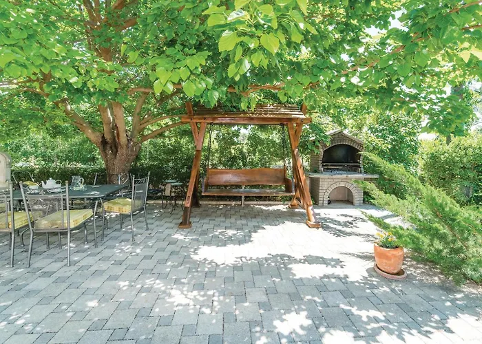 Three-bedroom In 別荘 Trbounje