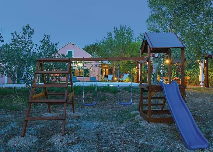 別荘 Three-bedroom In *