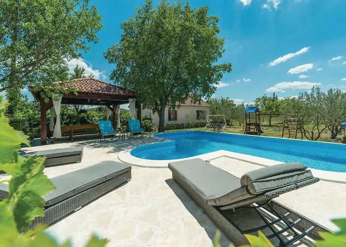 別荘 Three-bedroom In