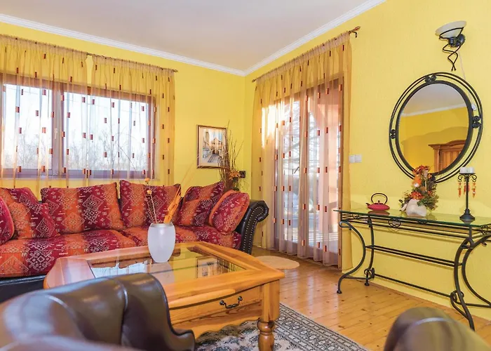 Three-bedroom In 別荘 *